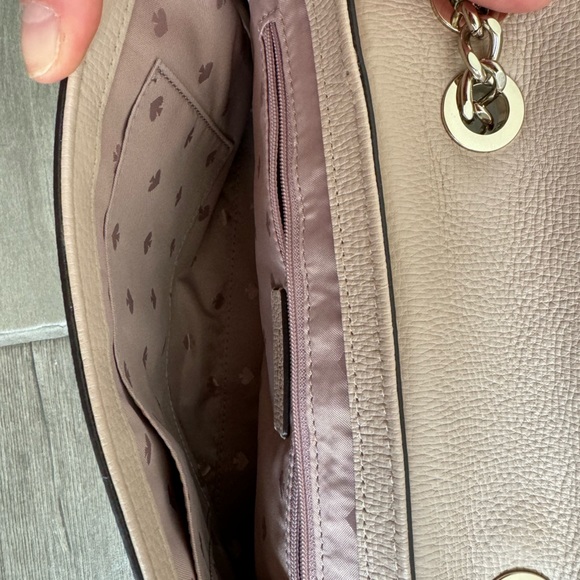 Kate spade adjustable strap flap magnetic closure. Excellent condition - Picture 3 of 6